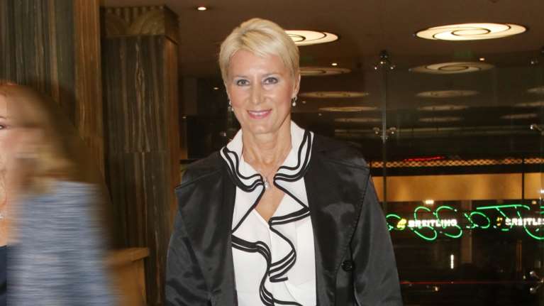 Η Νατάσα Παζαΐτη ηθοποιός: Ανιψιά Ελένη στη... &quot;Θεία από το Σικάγο&quot; - Βίντεο από την παράσταση