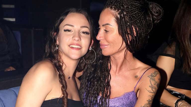 Μέλια Ρόκκου: Εντυπωσιακή με ψηλοτάκουνα και μακριά μαλλιά - H 16χρονη κόρη του Στέλιου Ρόκκου