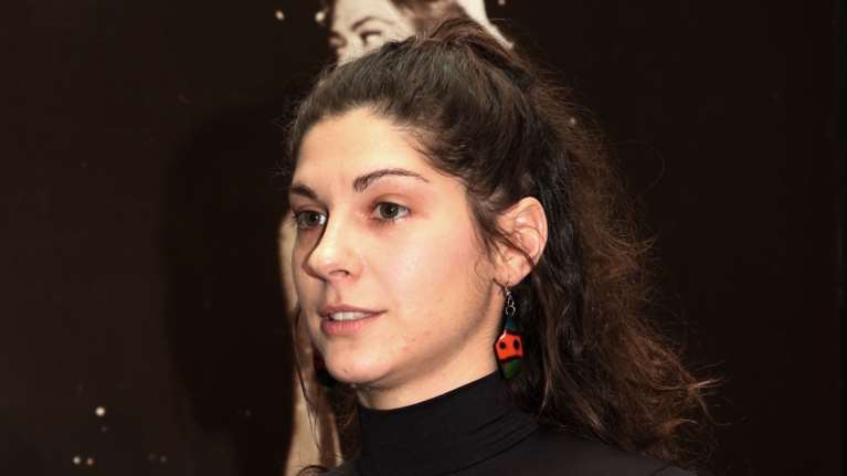 Ηρώ Μπέζου: Η ενόχληση σε ερώτηση δημοσιογράφων για τους γονείς της - &quot;Δεν θέλω να απαντήσω&quot;