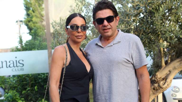 Στη Ρουμανία η Κέλλυ Κελεκίδου - Η σπάνια φωτογραφία με τον κούκλο γιο της που μεγάλωσε