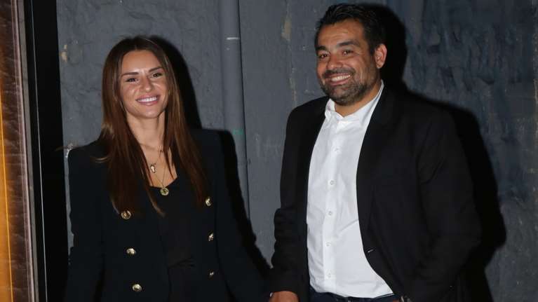 Ελένη Τσολάκη: Ο "άγνωστος" σύζυγός της, ο γάμος και οι σπάνιες δημόσιες εμφανίσεις τους [εικόνες]