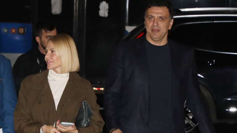 Κικίλιας - Μπαλατσινού: Ο τρίχρονος γιος τους Παναγιώτης - Αντώνιος ποζάρει με σνίκερς, φόρμα και σκουφάκι