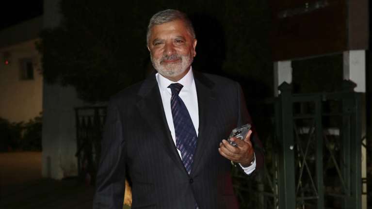 Γιώργος Πατούλης: Ποζάρει με τους τρεις πιστούς φίλους του μετά την είδηση ότι θα γίνει ξανά πατέρας