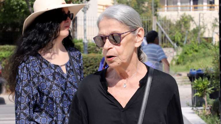 Εγινε η αποτέφρωση της Ματούλας  – Παρών ο γιος της, Λορέντζο, με την Ελενα Κατραβά