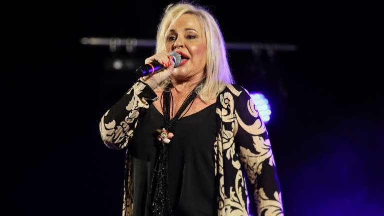 Στο νοσοκομείο η Μπέσσυ Αργυράκη: Η πρώτη ανάρτηση της κόρης της μετά το ατύχημα στη συναυλία [εικόνα]