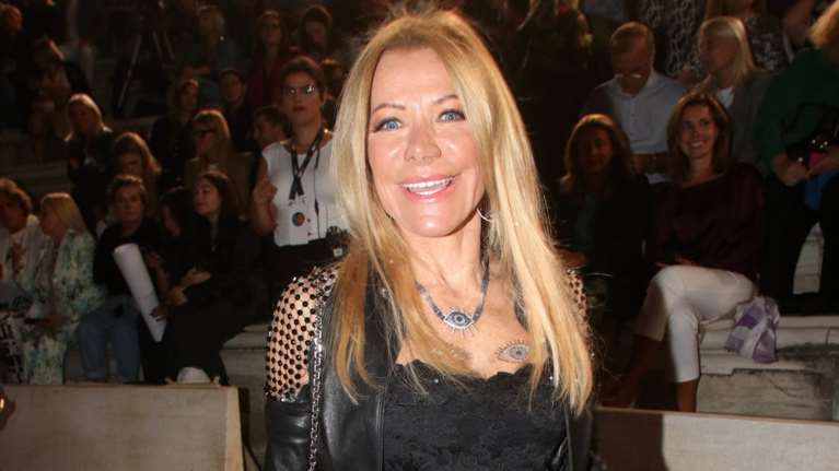 Η Μαριάννα Λάτση super chic στον γάμο του Αργυρού και της Νίκα - Πάντρεψε το ζευγάρι