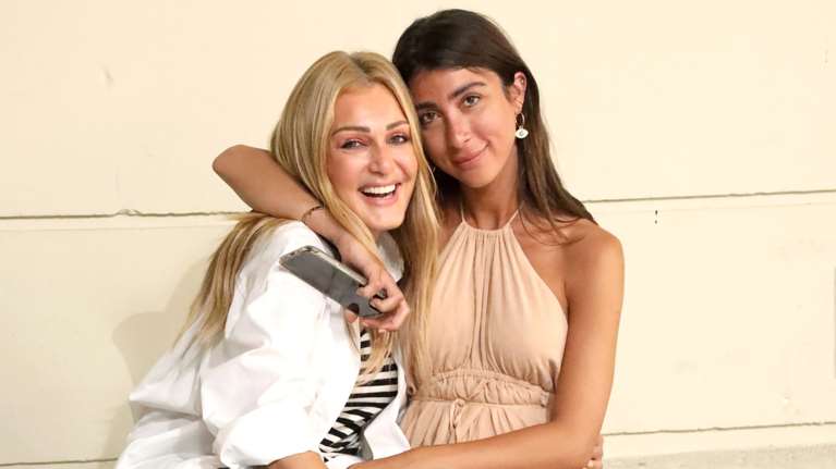 Νατάσα Θεοδωρίδου - Χριστιάνα Μπέτα: Μαμά και κόρη στη Μύκονο με εντελώς διαφορετικά looks
