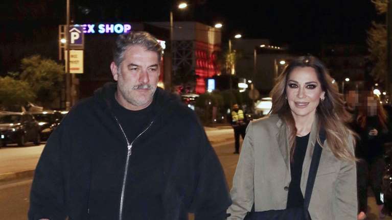 Δέσποινα Βανδή: Casual chic σε εξόρμηση στη Θεσσαλονίκη