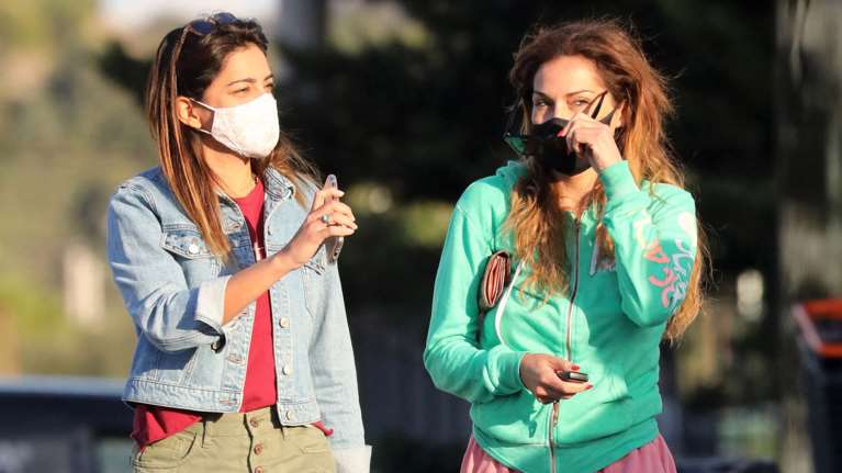 Δέσποινα Βανδή: Mε τα κλειδιά στο χέρι στη Γλυφάδα εν μέσω καραντίνας [Εικόνες]