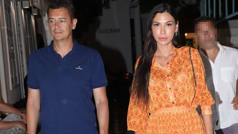 Ιωάννα Μπούκη: Η εμφάνιση με σούπερ μίνι shirt dress που τόνιζε τα δίμετρα καλλίγραμμα πόδια της