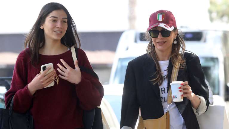 Η Μελίνα Νικολαΐδη πέτυχε το απόλυτο viral στο TikTok - Έδειξε τι έχει μέσα η τσάντα της Δέσποινας Βανδή