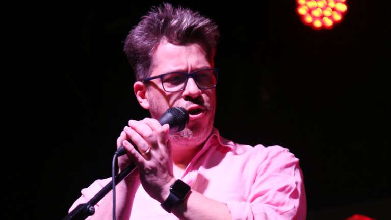 Χάρης Βαρθακούρης: Η αποκάλυψη για θαυμάστριά του - &quot;Άρχισε να γδύνεται πριν καν μου μιλήσει&quot; [βίντεο]