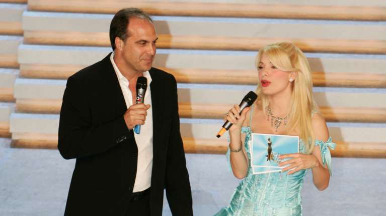 Η Ελένη Μενεγάκη ως Ρούλα Κορομηλά στο "Ciao": Η αναβίωση των 90΄s