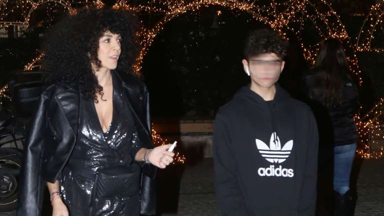 Μαρία Σολωμού: &quot;Ο 18χρονος γιος μου περπατά δύο μέτρα μακριά μου. Δεν λέει ότι είμαι η μάνα του...&quot;