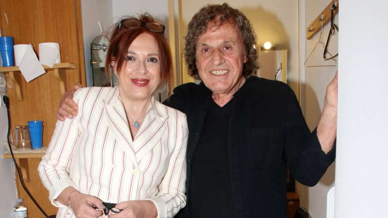 Ελένη Ράντου: Διάβαζα στο ξεκίνημά μου ότι τρώω τα λεφτά του Βασίλη στο θέατρο - Μου ζητούσαν τα εξαπλάσια για να δουλέψουν