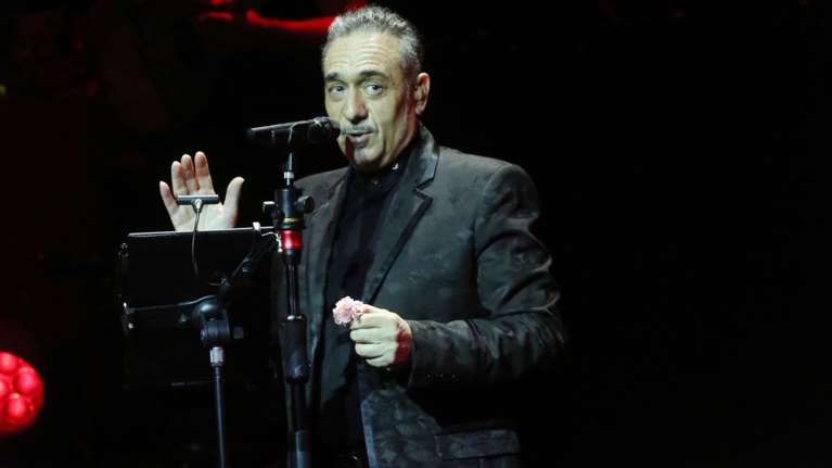 Νότης Σφακιανάκης: Πού βρίσκεται ο γνωστός τραγουδιστής -&quot;Έχει χωρίσει με τη γυναίκα του&quot; λέει στενός του συνεργάτης