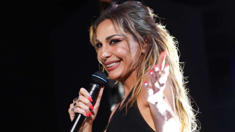 Τέλος τα μακριά μαλλιά για τη Δέσποινα Βανδή: Τα έκοψε καρέ - Η μεγάλη αλλαγή