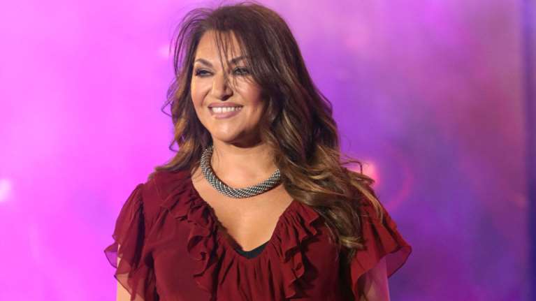 Καίτη Γαρμπή: Έκλεισε τα 61 με τούρτα υπερπαραγωγή - Η super woman και το απίθανο τσόκερ