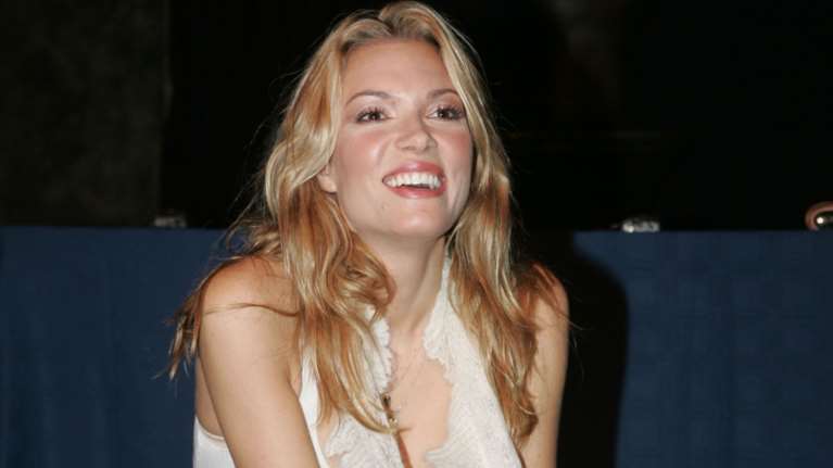 Backstage: Η 15χρονη κούκλα Βίκυ Καγιά στην αγκαλιά του Λευτέρη Πανταζή