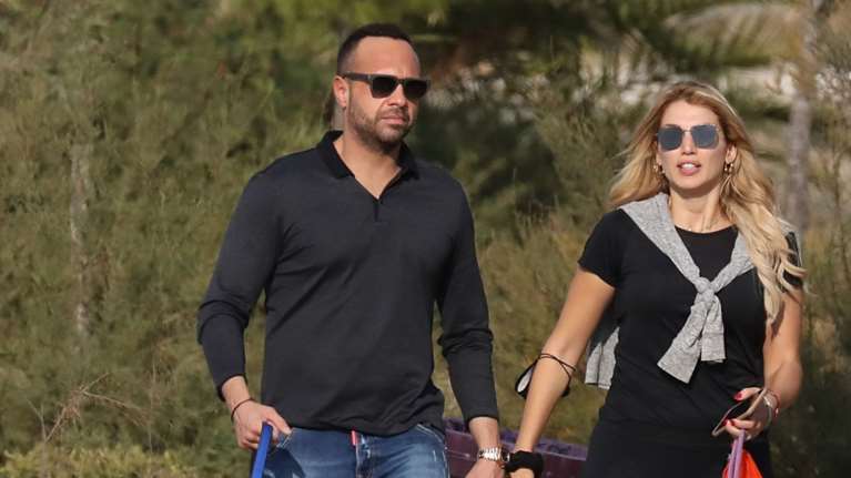 Η Κωνσταντίνα Σπυροπούλου σε ρομαντικές στιγμές με τον σύζυγό της, Βασίλη Σταθοκωστόπουλο [εικόνες]