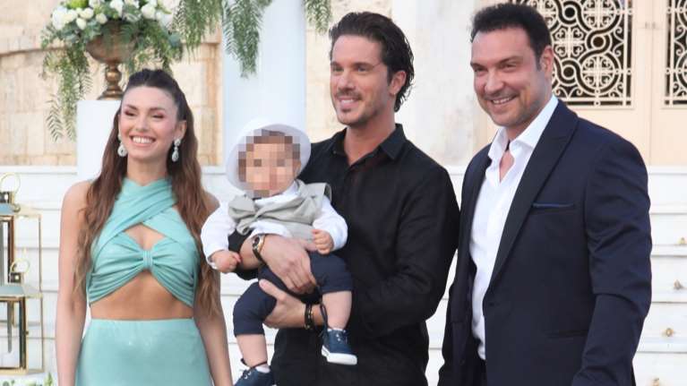 Ιωάννα Σιαμπάνη -Τζίμης Σταθοκωστόπουλος: Λαμπερή βάφτιση του γιου τους στη Γλυφάδα - Νονός ο Οικονομόπουλος [Εικόνες]