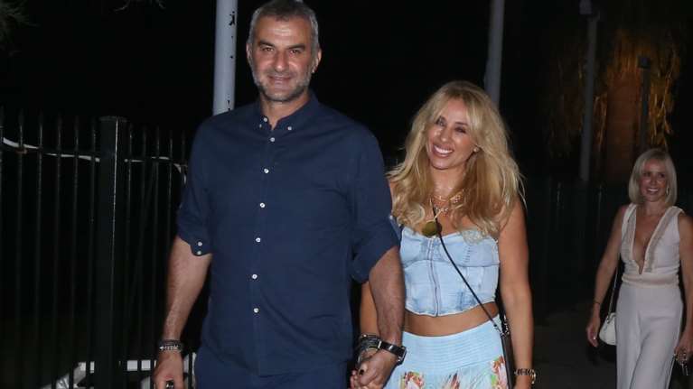 Gilrs night out: Η Γωγώ Μαστροκώστα αγκαλιά με τη 14χρονη πανύψηλη κόρη της, Βικτώρια [εικόνα]