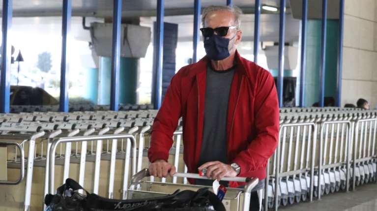 Κωστόπουλος: Επέστρεψε από το Ντουμπάι - Τι συνέβη στο αεροδρόμιο