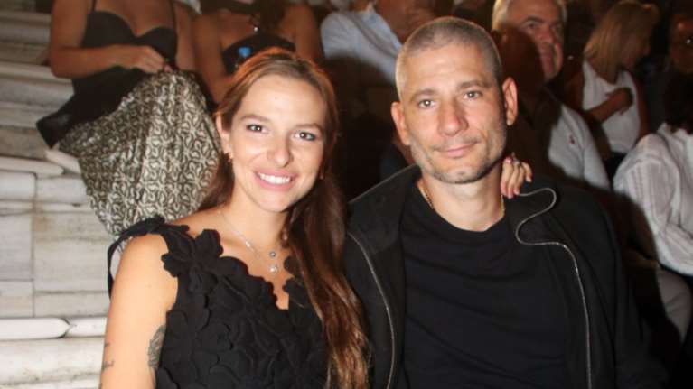 Εριέττα Κούρκουλου - Λάτση: Ο γιος της Νίκος Βασιλειάδης Κούρκουλος στη θάλασσα με κατάξανθα μακριά μαλλιά