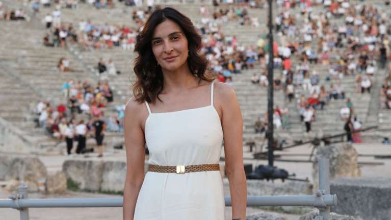 Αρραβωνιάστηκε η Αντιγόνη Κουλουκάκου: Η φωτό με τον σύντροφό της και τις βέρες τους