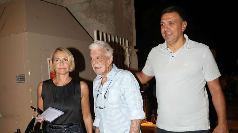 Τζένη Μπαλατσινού: Με τον πατέρα της και τον Βασίλη Κικίλια στο Ηρώδειο