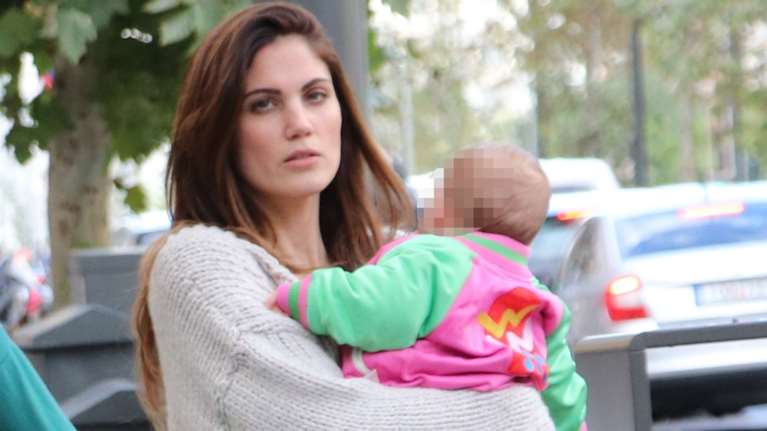 Μαίρη Συνατσάκη: &quot;Δεν θα βαφτίσουμε την κόρη μας - Θα την αφήσουμε να επιλέξει μόνη της θρησκεία&quot;