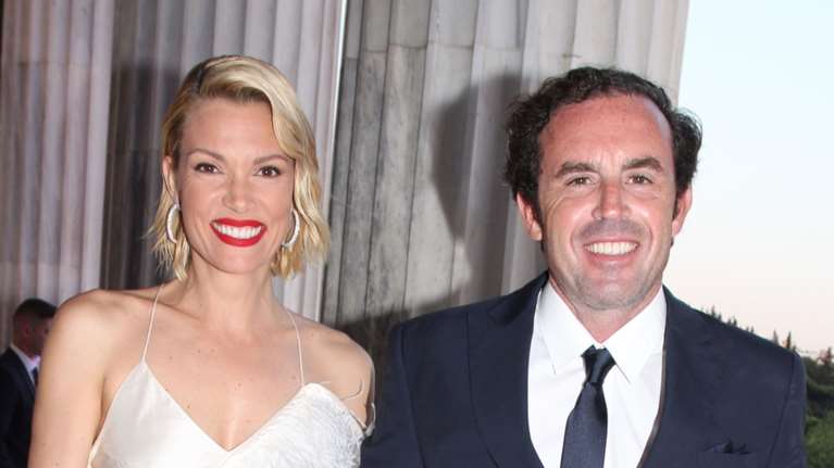 Βίκυ Καγιά – Ηλίας Κρασσάς: Το δείπνο με τα παιδιά τους στη Μύκονο και το χειροφίλημα της Καγιά στον σύζυγό της