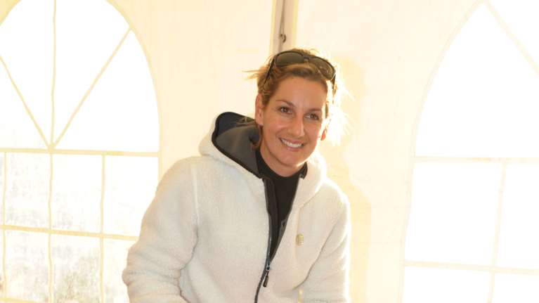 Σάλος με την κακοποίηση της Σοφίας Μπεκατώρου: Στο πλευρό της Μαρέβα Μητσοτάκη, Φώφη Γεννηματά και Λίνα Μενδώνη