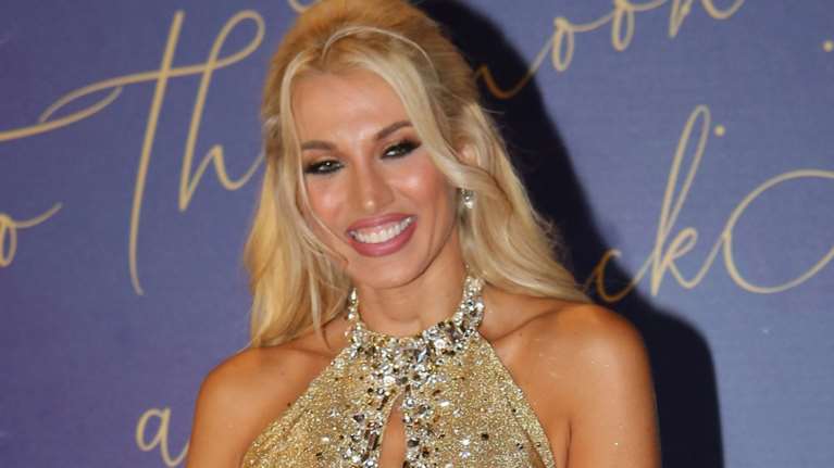 Κωνσταντίνα Σπυροπούλου: Η πρωινή εμφάνιση με denim Gucci και small box bag Chanel