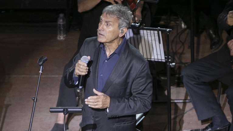 Τα μαζεύει ο Νταλάρας για τους δημοσιογράφους: &quot;Σέβομαι τη δουλειά σας - Σας είπα όχι, αλλά εσείς συνεχίζετε&quot;