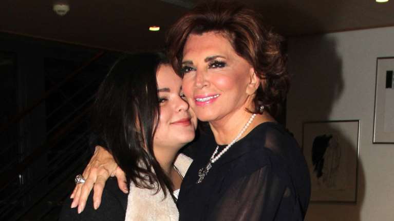 Άλλος άνθρωπος η Μαριτίνα Ντενίση: Εμφανώς αδυνατισμένη φωτογραφήθηκε με τη μαμά της Μιμή Ντενίση