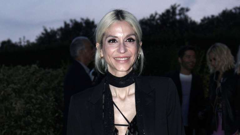 Σοφία Καρβέλα: Φόρεσε τις πιο στιλάτες δαντελένιες slingback Chanel γόβες - Vintage και πανέμορφες