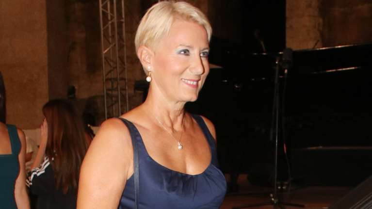 Νατάσα Παζαΐτη: Η σπάνια εμφάνιση με skinny jean, t-shirt και sneakers στο Ζάππειο