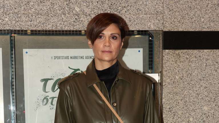 Εντελώς διαφορετική η Άννα Μαρία Παπαχαραλάμπους: Η ανανεωμένη εμφάνιση με curtain bangs καρέ και ανταύγειες