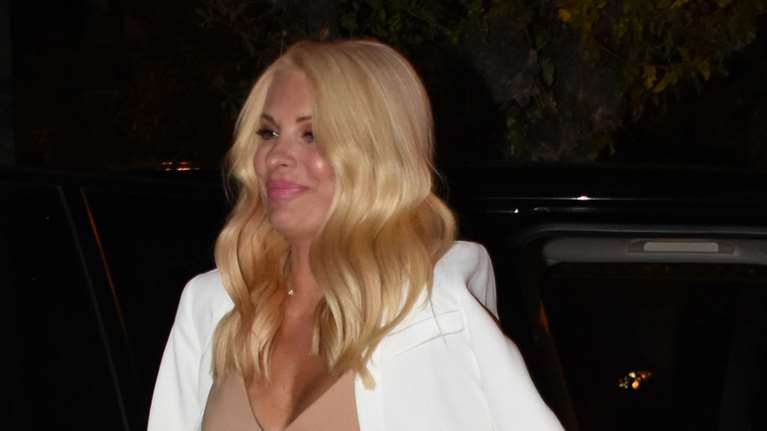 Απίστευτη ομοιότητα: Η Ελένη Μενεγάκη ποζάρει με τη θεία της που είναι διδάκτωρ γαλλικής και συγκριτικής φιλολογίας