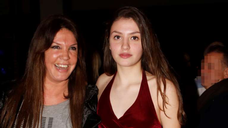 Αγνώριστη η πανύψηλη κόρη της Βάνας Μπάρμπα: Άφησε το μόντελινγκ και σπουδάζει φιλοσοφία στην Πάτρα [Εικόνες]