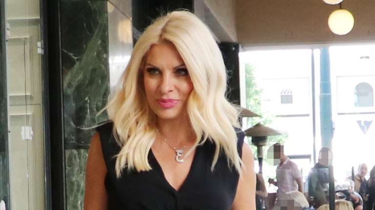 Η κατάξανθη Μαρίνα Παντζοπούλου και η κούκλα της: Η Ελένη Μενεγάκη με τη μικρή κόρη της στην Αθήνα