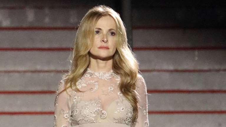 Ηρώ Σαΐα: Σαν νεράιδα με λιτό nude φόρεμα που έδεσε υπέροχα με τα ξανθά μαλλιά της