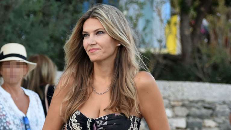 Η Εύα Καϊλή στον γάμο Τανιμανίδη - Μπόμπα το 2018: Το φλοράλ jumpsuit και η φωτογραφία με τους νεόνυμφους