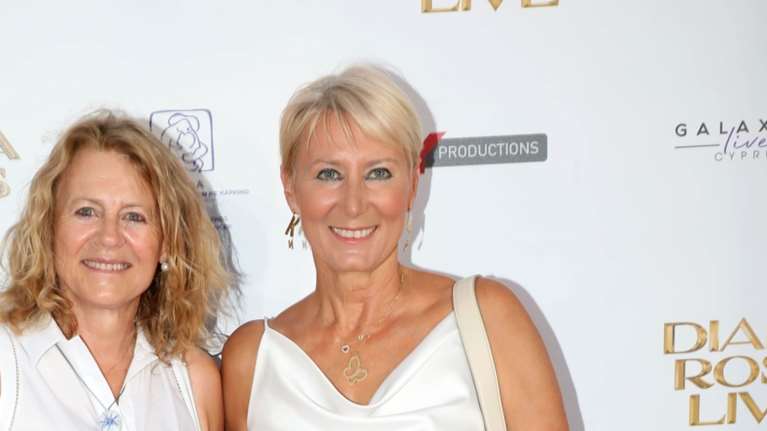 Νατάσα Παζαΐτη: Κομψή και άκρως καλοκαιρινή εμφάνιση σε συναυλία