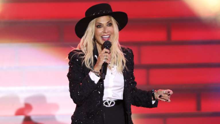 Νέα μαλλιά για την Άννα Βίσση