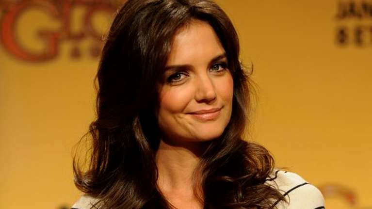 Κέιτ Χολμς: Φόρεσε το πιο ρομαντικό φόρεμα: Με άνοιγμα στο στήθος και φουσκωτά μανίκια