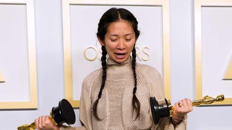 Chloé Zhao: Ποια είναι η νικήτρια του Oscar Σκηνοθεσίας που έγραψε ιστορία