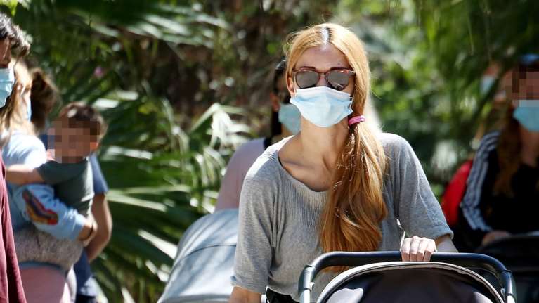 Ιωάννα Παππά: Παιχνίδια στον Εθνικό Κήπο με τον ξανθό και χαριτωμένο γιο της