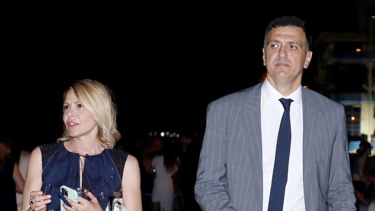 Τζένη Μπαλατσινού: Σε εορταστικό dinner στον Κεραμεικό - Με θέα τα γκράφιτι